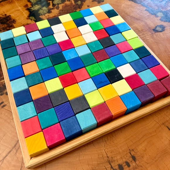 Grimm’s Spiel & Holz Montessori 100 Colored Rainbow Wood Blocks with Tray - Picture 3 of 4